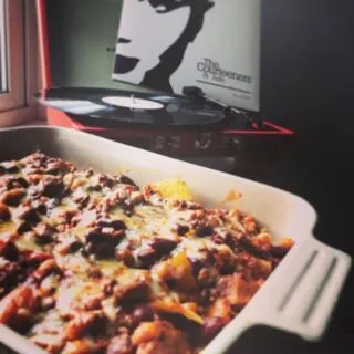 Chilli and good music... #chilliconcarne #nachos #cheese #vinyl #foodie #foodporn #foodstagram